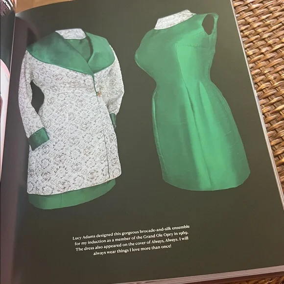 #0965** Dolly Parton 'Behind the Seams' Book - Picture 8 of 14